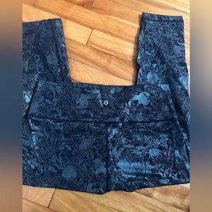 Lululemon cropped foil Wonder under